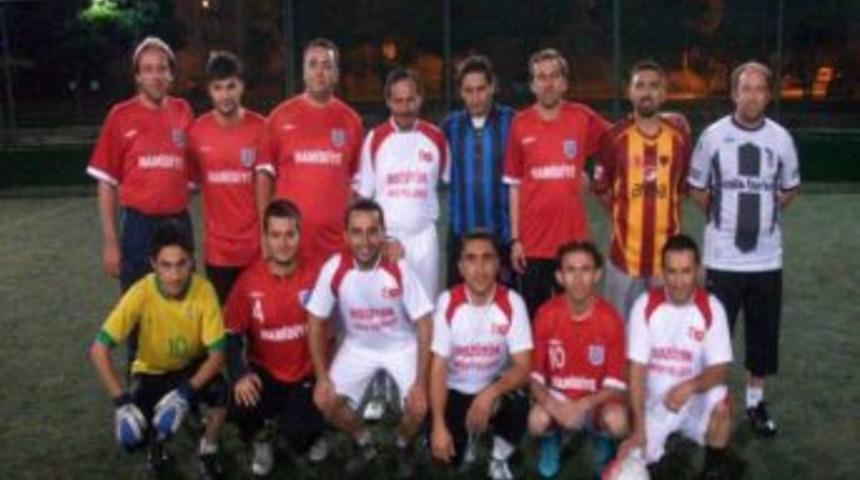 B&ouml;z&uuml;y&uuml;kl&uuml;ler Halı Sahada M&uuml;cadele Etti