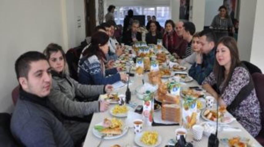 Ak Parti, Basın Mensuplarıyla Bir Araya Geldi