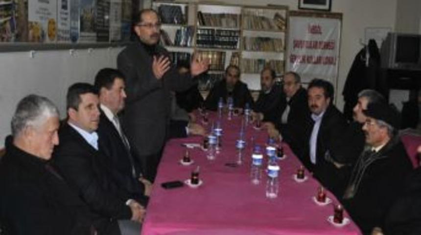 Şavşatlılara B&uuml;y&uuml;kşehir Kanunu Anlatıldı