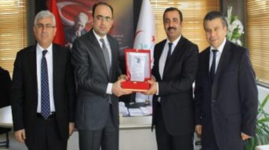 Sağlık-sen Genel Başkanı Metin Memiş Kırşehir Sağlık M&uuml;d&uuml;r&uuml;l&uuml;ğ&uuml;n&uuml; Ziyaret Etti