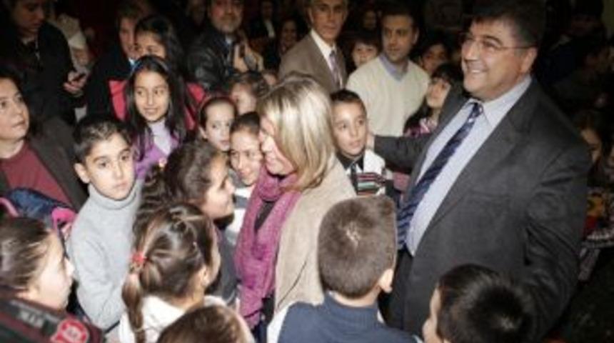 Yeni Mezun Olan 300 Kaşif Belgelerini Aldı