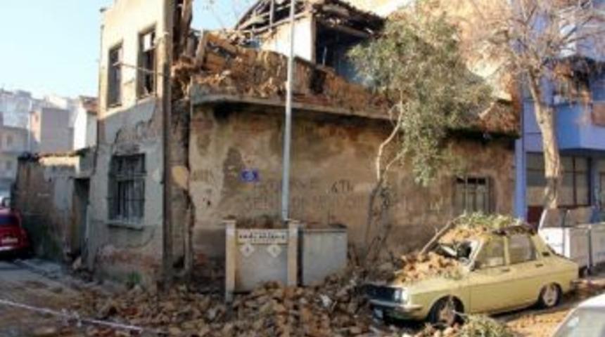 Edremit&rsquo;te Eski Bina &Ccedil;&ouml;kt&uuml;