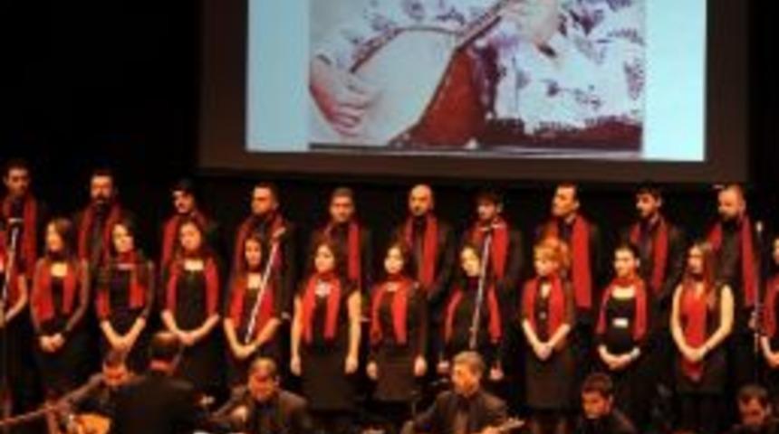 Neşet Ertaş T&uuml;rk&uuml;lerle Anıldı