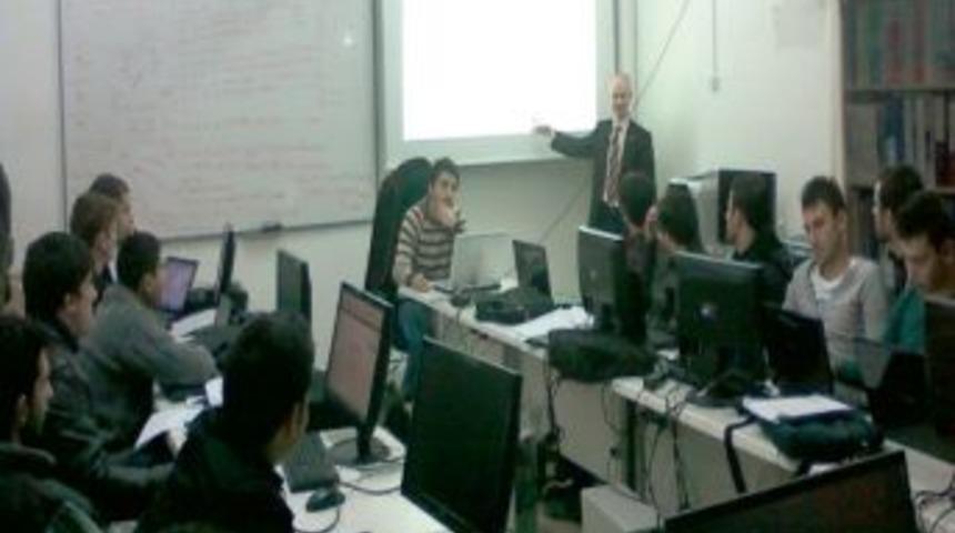 Bursagaz &Uuml;niversite Gen&ccedil;lerini Sekt&ouml;re Hazırlıyor