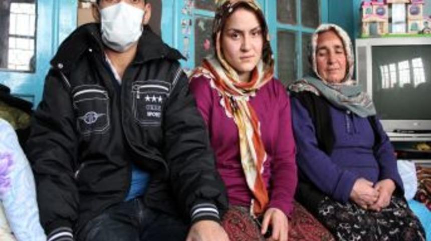 21 Yaşındaki K&uuml;bra, B&ouml;breği Ile Ağabeyini Yeniden Hayata Bağladı