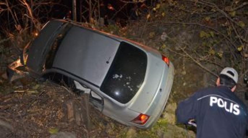 Otomobil, Evin Bah&ccedil;esine Yuvarlandı