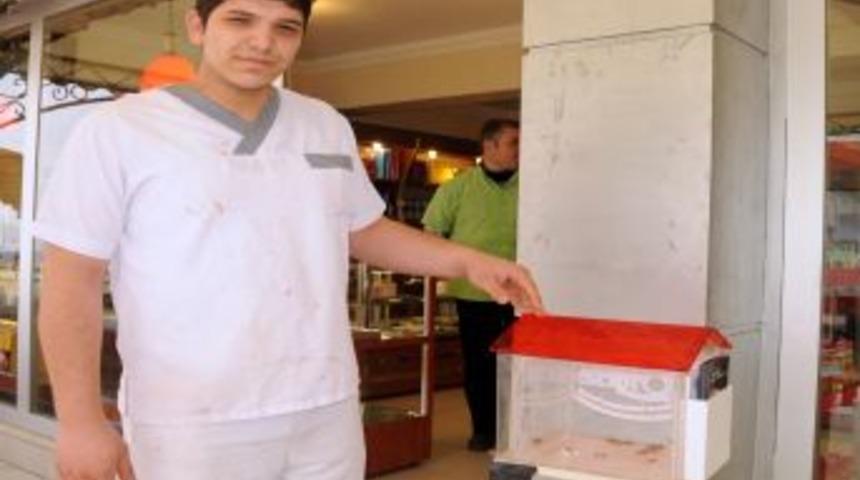 Fakir &Ouml;ğrenciler I&ccedil;in Koyulan Sadaka Kutusu &Ccedil;alındı