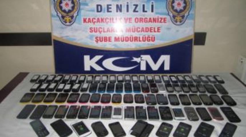 Denizli&rsquo;de 95 Adet Ka&ccedil;ak Cep Telefonu Ele Ge&ccedil;irildi