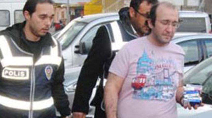 Annesini 60 yerinden bı&ccedil;aklayıp boğazını kesti