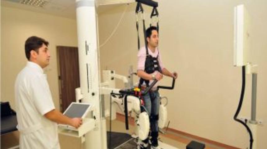 AK&Uuml;, Tatlıses&rsquo;in Tedavisinde De Kullanılan Robotik Cihazı Aldı