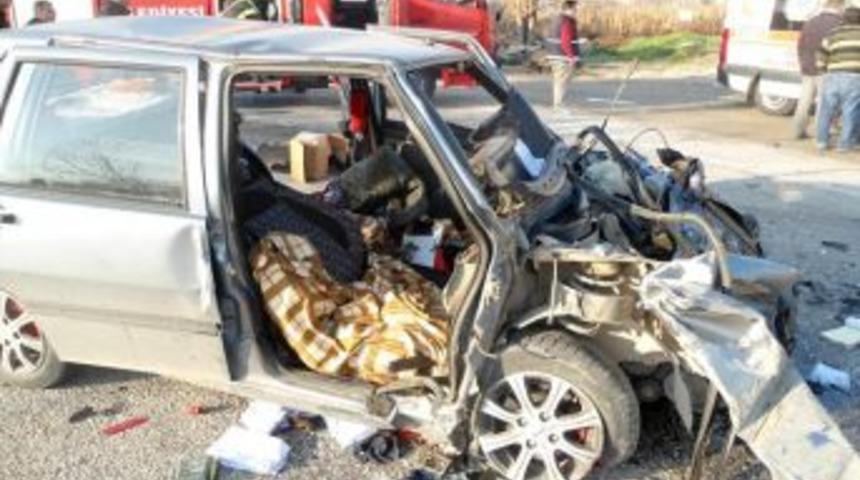 Denizli'de Trafik Kazası: 1 &Ouml;l&uuml;, 3 Yaralı