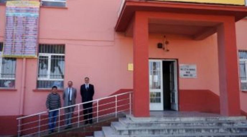 Sarıg&ouml;l Anadolu Lisesi&rsquo;ne Engelli Merdiveni Yapıldı