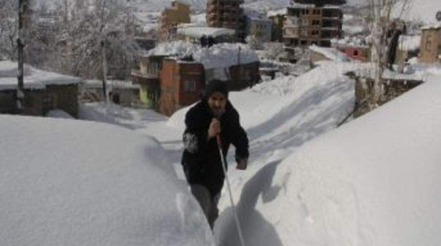 Mahalle Yolları Ge&ccedil;it Vermiyor