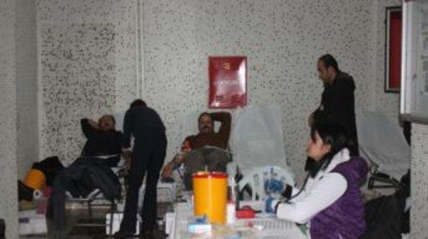 Paland&ouml;ken Belediyesi Personeli Kızılay&rsquo;a Kan Verdi