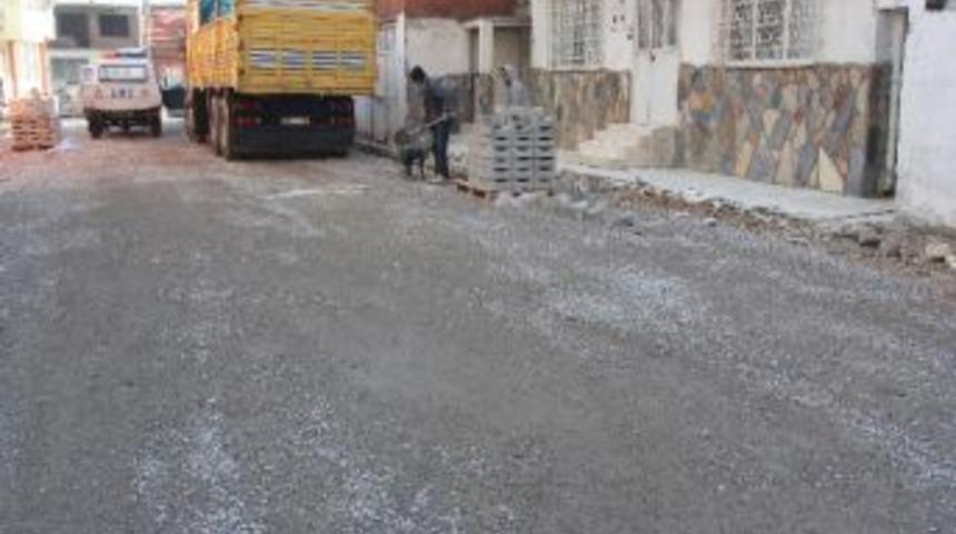 Burhaniye&rsquo;nin Yolları Yenileniyor