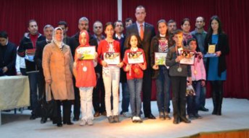 Kitap Kurtları &Ouml;d&uuml;llendirildi