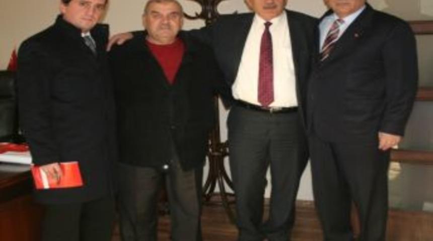 Başkan Kara İl&ccedil;e'lerdeki Odaları Geziyor