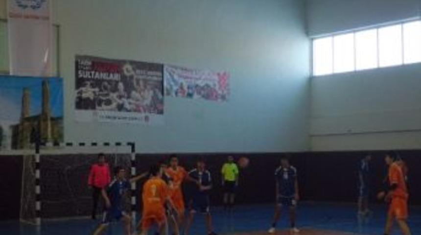 Liseli Gen&ccedil;ler Hentbol İl Birinciliği Başladı