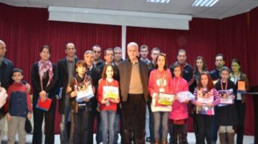'minikler Okuyor' Yarışmasında Dereceye Giren &Ouml;ğrencilere &Ouml;d&uuml;l Verildi