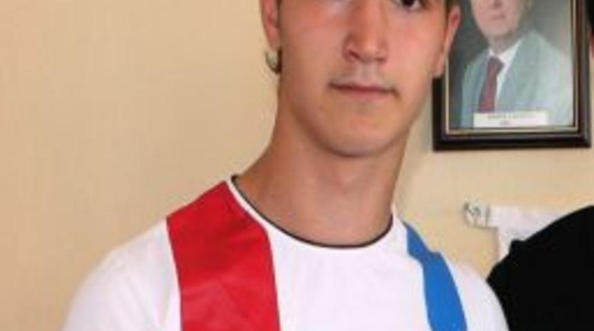 Acarspor'un &Uuml;&ccedil; Futbolcusunu Karab&uuml;kspor Deneyecek