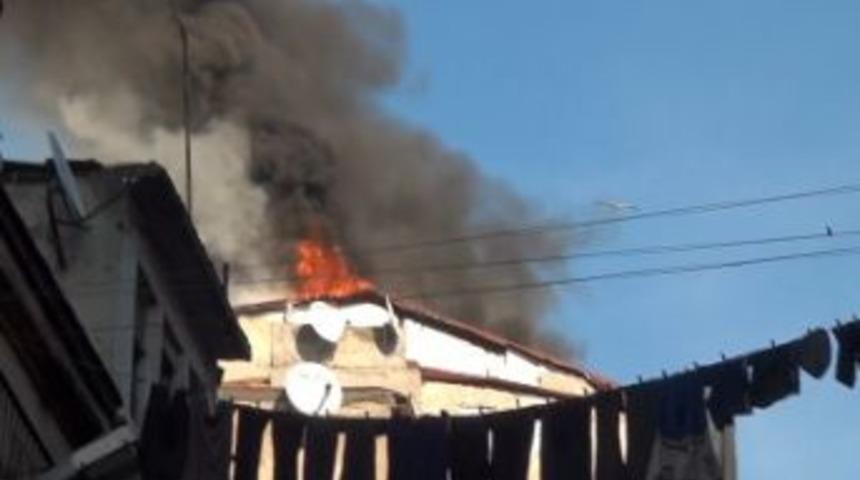 Otelde &Ccedil;akın Yangın Korkuttu