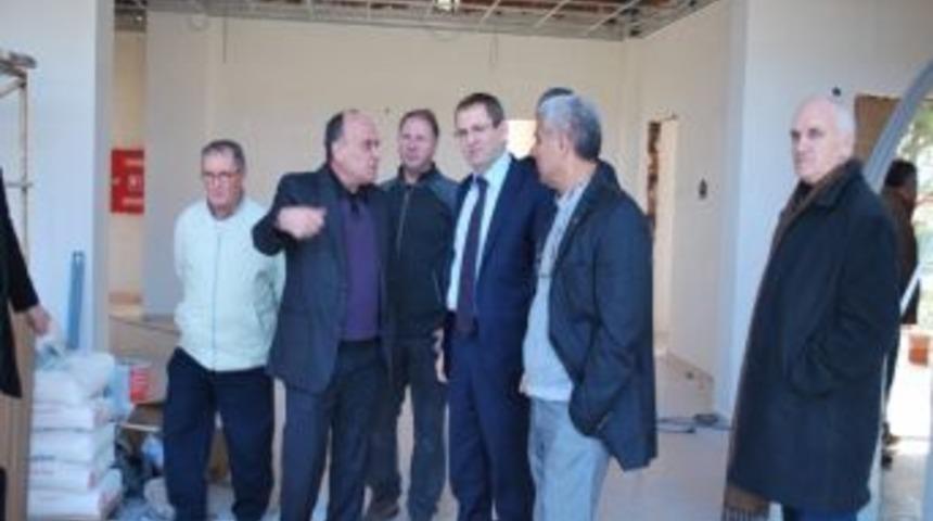 K&uuml;&ccedil;&uuml;kk&ouml;yde Belediye Meclis &Uuml;yeleri Yeni Belediye Binasını Gezdi