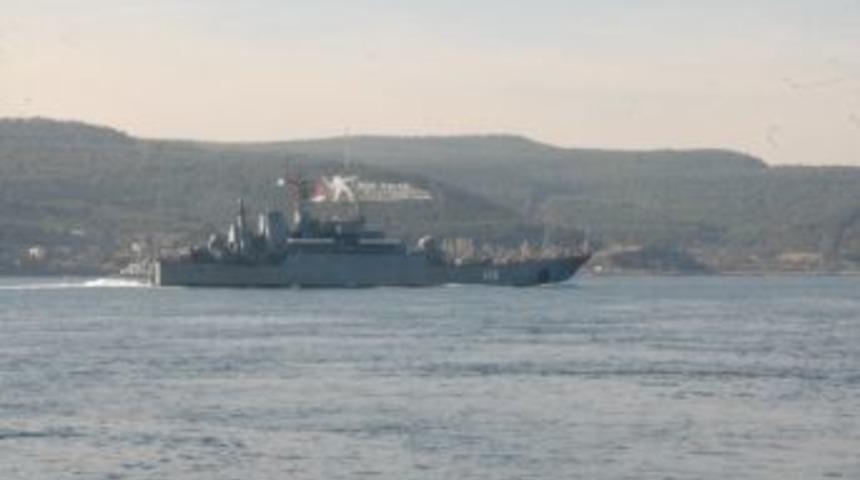 Rus Askeri Gemileri &Ccedil;anakkale Boğazı'ndan Ge&ccedil;ti