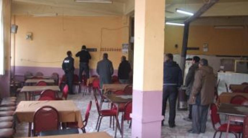 Hırsızlar Kahvehaneden Iki LCD Televizyonu &Ccedil;aldı