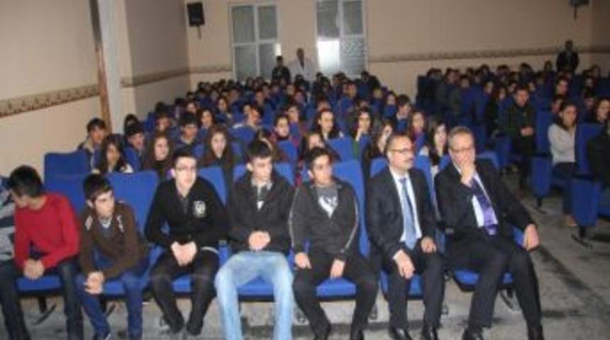 Kentlilik Bilinci Gelişimi Konferansını S&uuml;rd&uuml;ren &Uuml;nver &Ouml;ğrencilere Seslendi;