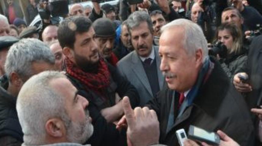 &Ccedil;amurlu Yolu Kapatarak Eylem Yaptılar