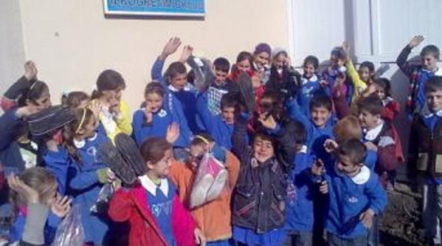 Cumhuriyet İlk&ouml;ğretim'den Van-&Ccedil;atak'taki Arkadaşlarına Yardım