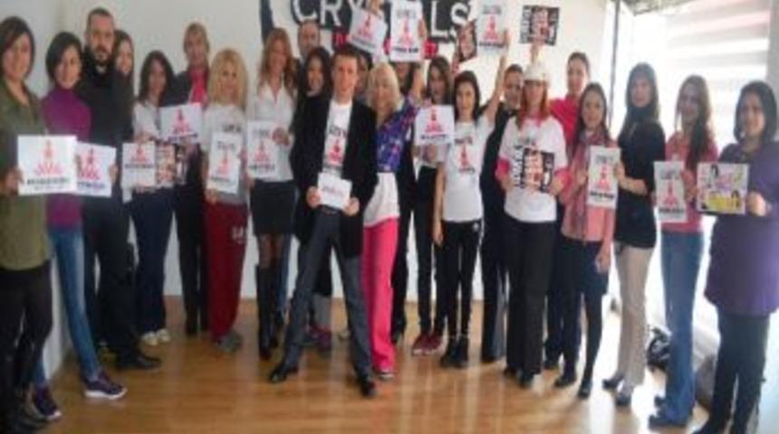 D&uuml;nya Kadınları Ayaklanıyor