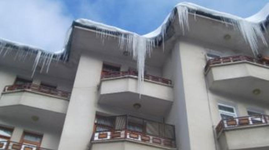 Buz Sarkıtlarına Dikkat Edin