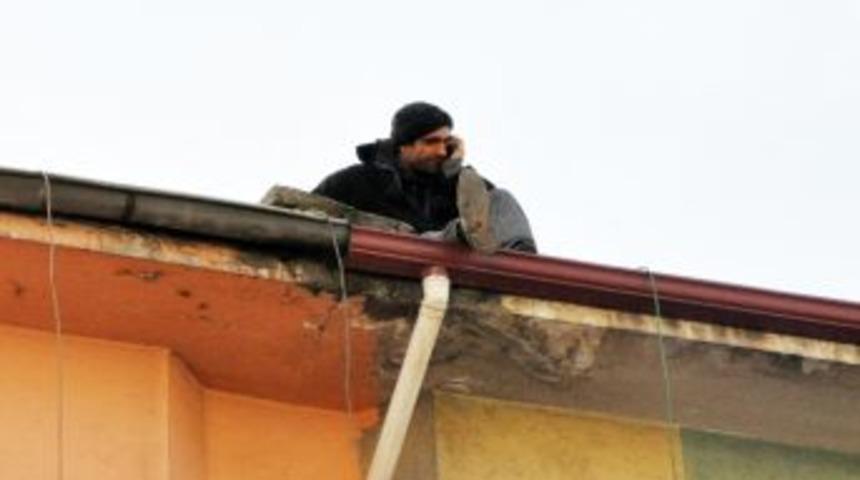 Bunalıma Giren Şahıs &Ccedil;atıdan Atlamak İstedi