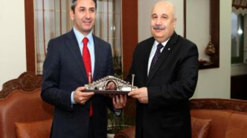 AK Parti Grup Başkanvekili Aydın: &Uuml;niversitenin Gelişiminden Memnunuz