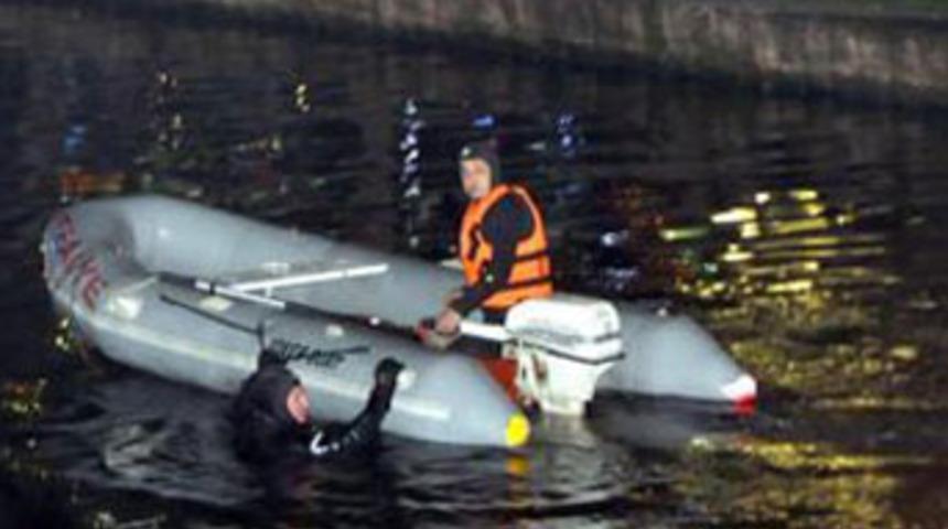 Porsuk &Ccedil;ayı'na &ccedil;ıplak atladı