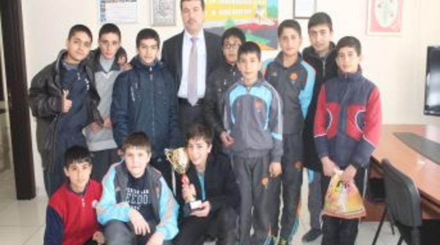 &Ccedil;ağlayan Ufuk Koleji, Hentbol'da Birinci