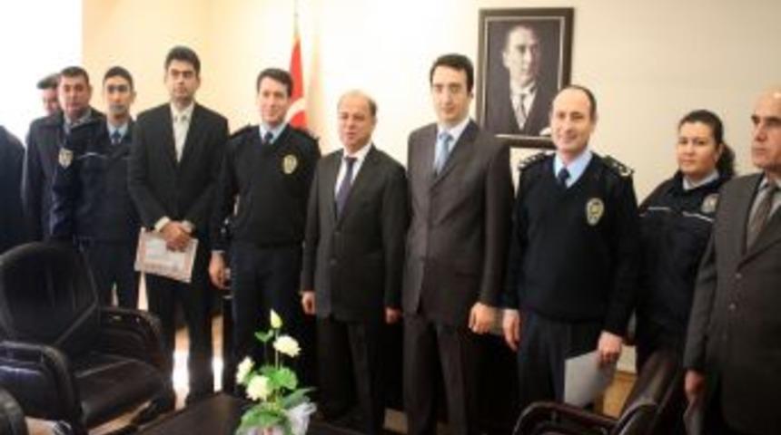 Kozan'da Başarılı Polisler &Ouml;d&uuml;llendirildi