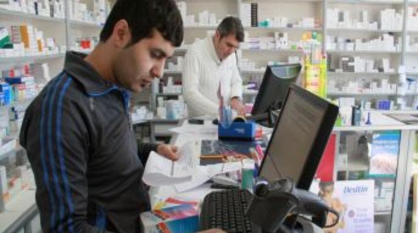 Kağıt Re&ccedil;ete Tarih Oldu, E-re&ccedil;ete Eczacılarla Hastaları Mutlu Etti