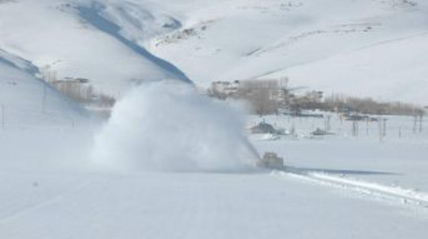 Van'da Karla M&uuml;cadele &Ccedil;alışmaları
