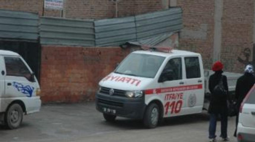 Hurda D&uuml;kkanında Yangın: 1 &Ouml;l&uuml;