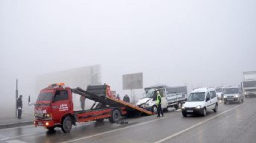 Afyonkarahisar'da Zincirleme Trafik Kazası: 40 Ara&ccedil; Birbirine Girdi