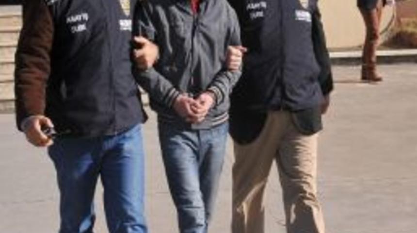 Arkadaşlarıyla &Ccedil;alıştığı İş Yerini Soydu