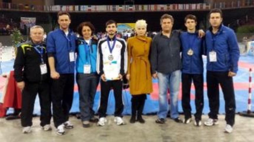 B&uuml;y&uuml;kşehir&rsquo;in Tekvandocuları Avrupa&rsquo;dan &ldquo;g&uuml;m&uuml;ş&rdquo;le D&ouml;nd&uuml;