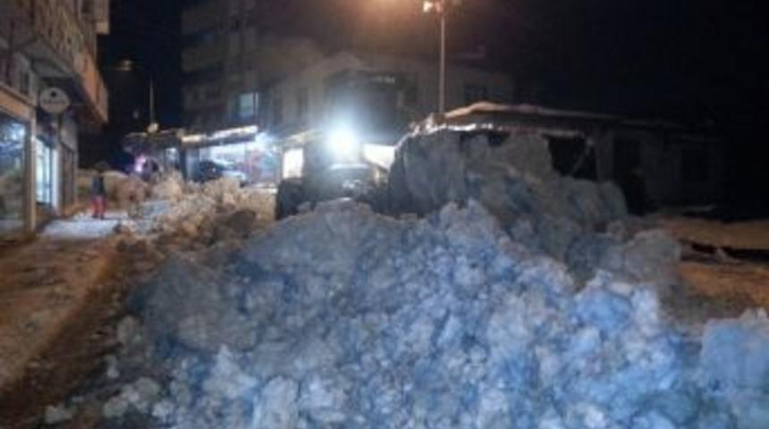 G&ouml;lk&ouml;y&rsquo;de Karla M&uuml;cadele S&uuml;r&uuml;yor