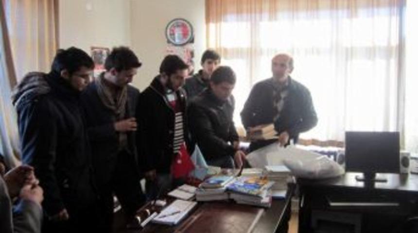 Chpli Gen&ccedil;ler G&uuml;ll&uuml; K&ouml;y&uuml; İlkokulu &Ouml;ğrencilerine Kitap Hediye Etti