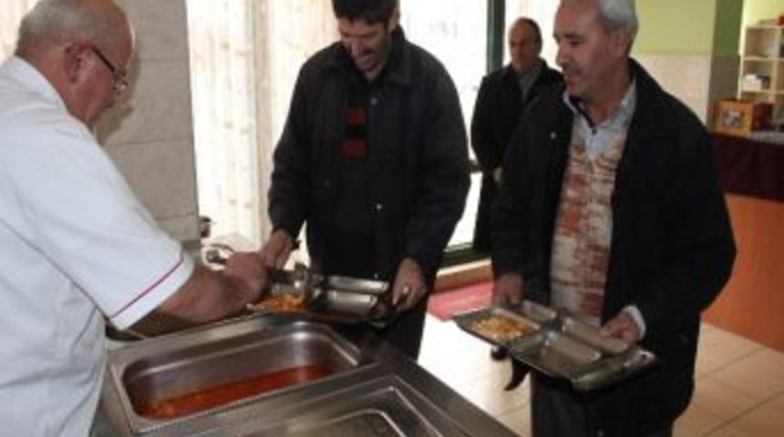 Beyşehir G&ouml;l Feneri Herg&uuml;n 150 Kişiye Yemek Veriyor