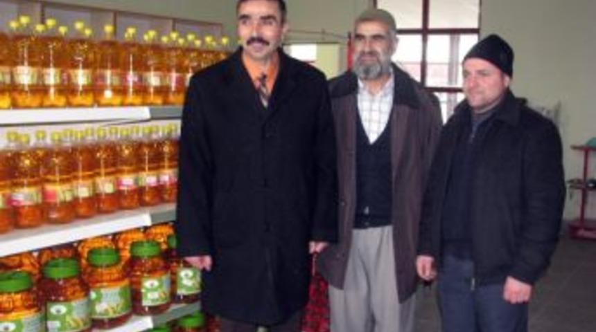 Sorgun Dost G&ouml;n&uuml;ller Derneği 2 Bin Kişiye Giysi 400 Aileye İse Gıda Yardımında Bulundu