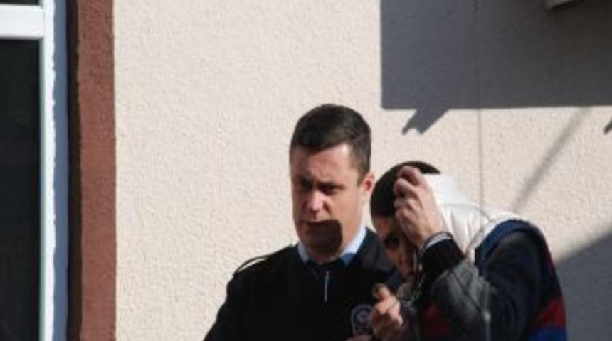 Hırsızlık İ&ccedil;in 7 Aracın Camını Kıran Zanlı Polise Yakalandı