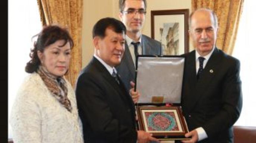 T&uuml;rk Okulundan Memnun Kalan Taylandlılar Yenileri I&ccedil;in Bursa&rsquo;da